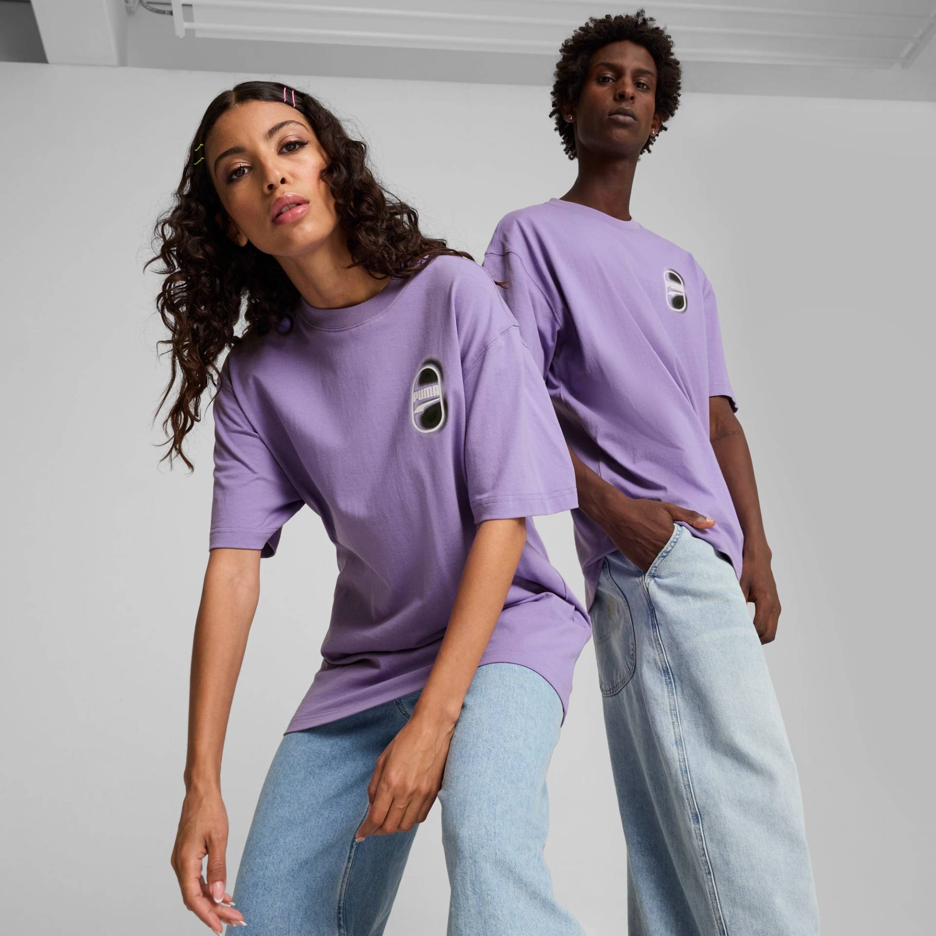 PUMA DOWNTOWN 180 Graphic T-Shirt Unisex Für Damen, Lila, Größe: M, Kleidung von PUMA