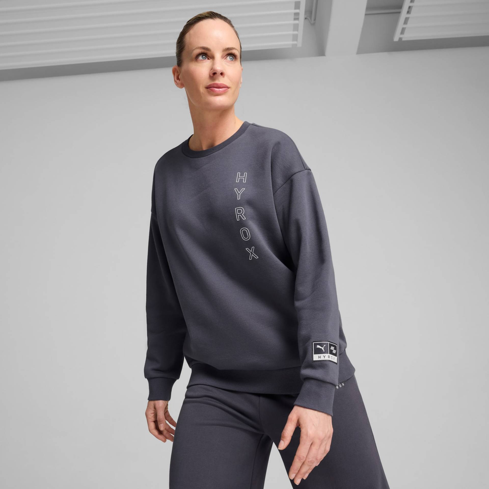 PUMA X HYROX Fleece-Rundhalspullover mit Grafik Damen, Grau, Größe: L, Kleidung PUMA X HYROX Fleece-Rundhalspullover mit Grafik Damen, Grau, Größe: L, Kleidung von PUMA