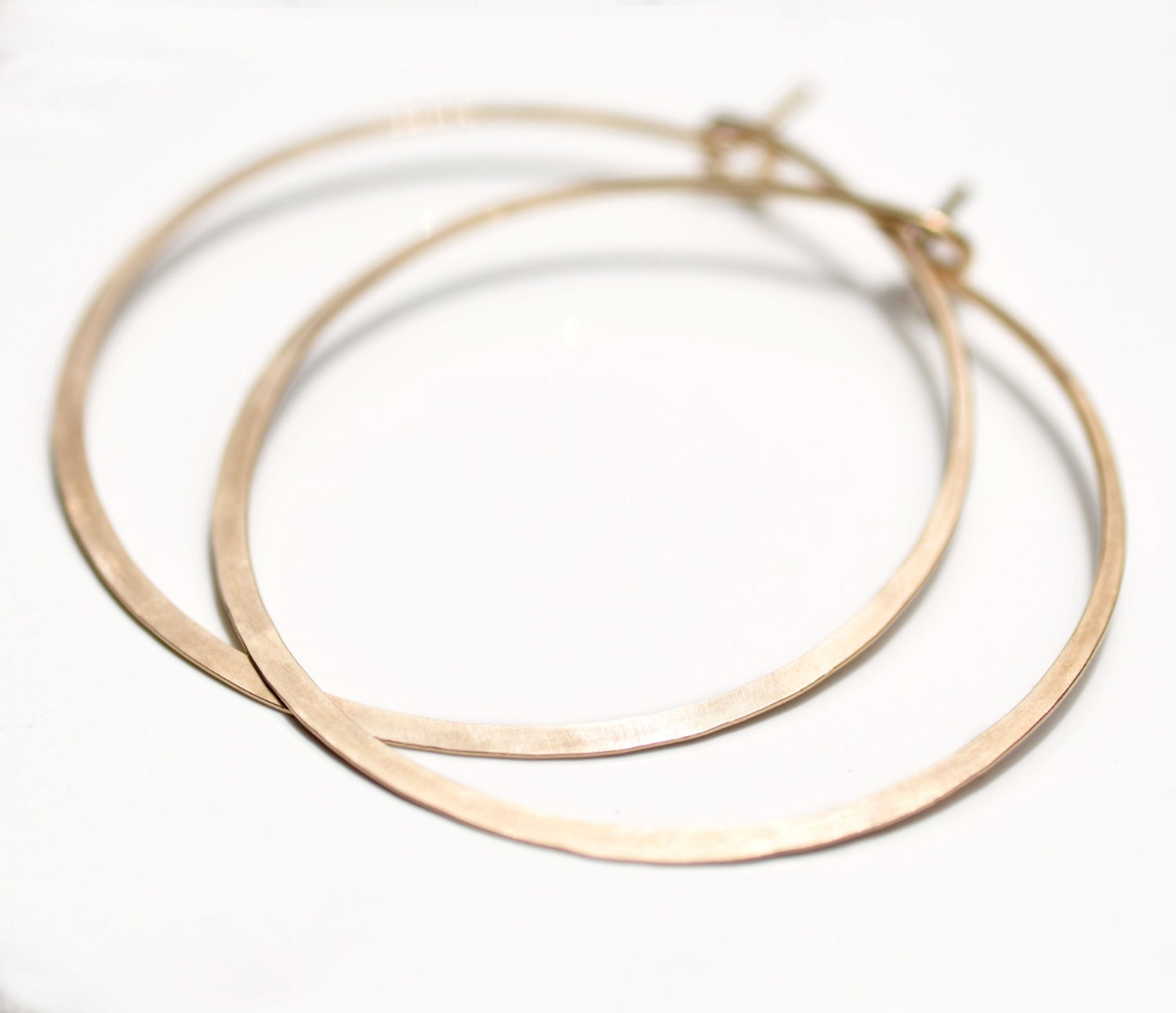 14K Solid Gold Oder Rose - Große Gehämmerte Creolen von PURYST