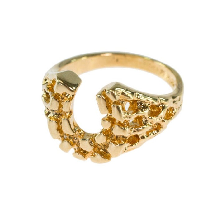 Vintage 18K Gold Galvanisierter Hufeisen Ring Reiter Glücksbringer Vintage 18K Gold Galvanisierter Hufeisen Ring Reiter Glücksbringer von PVDVintageJewelry