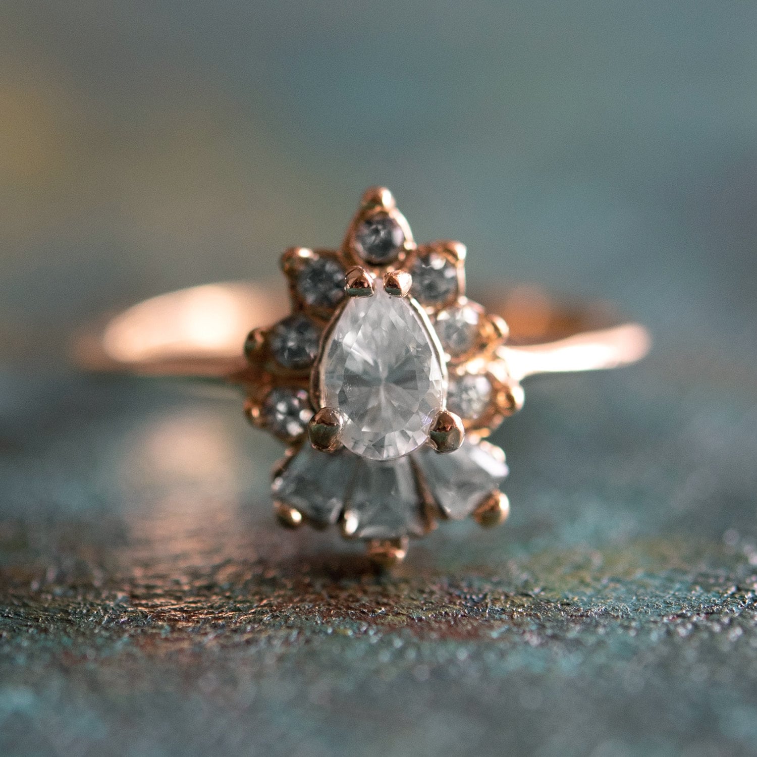 Vintage 1990S Cubic Zirconia Ring 18K Vergoldeter Cocktailschmuck Vintage 1990S Cubic Zirconia Ring 18K Vergoldeter Cocktailschmuck von PVDVintageJewelry