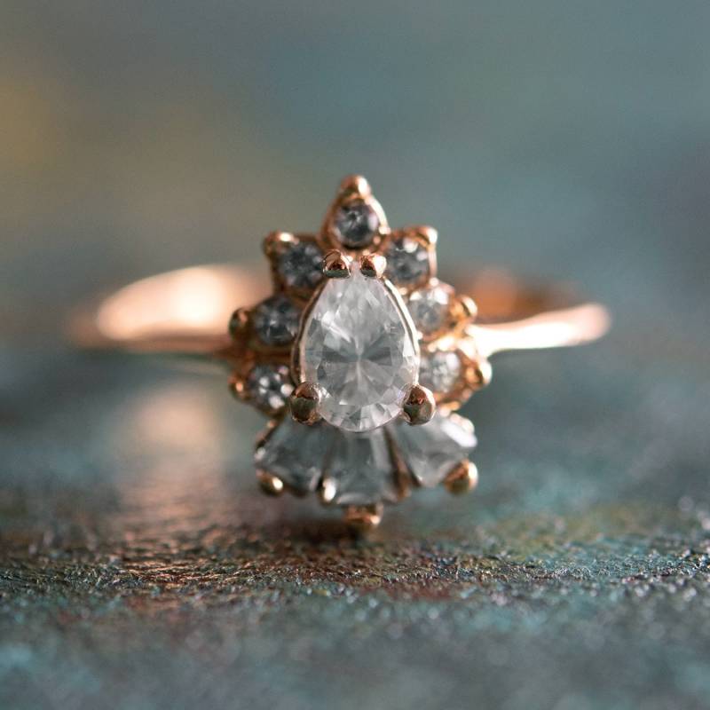 Vintage 1990S Cubic Zirconia Ring 18K Vergoldeter Cocktailschmuck Vintage 1990S Cubic Zirconia Ring 18K Vergoldeter Cocktailschmuck von PVDVintageJewelry