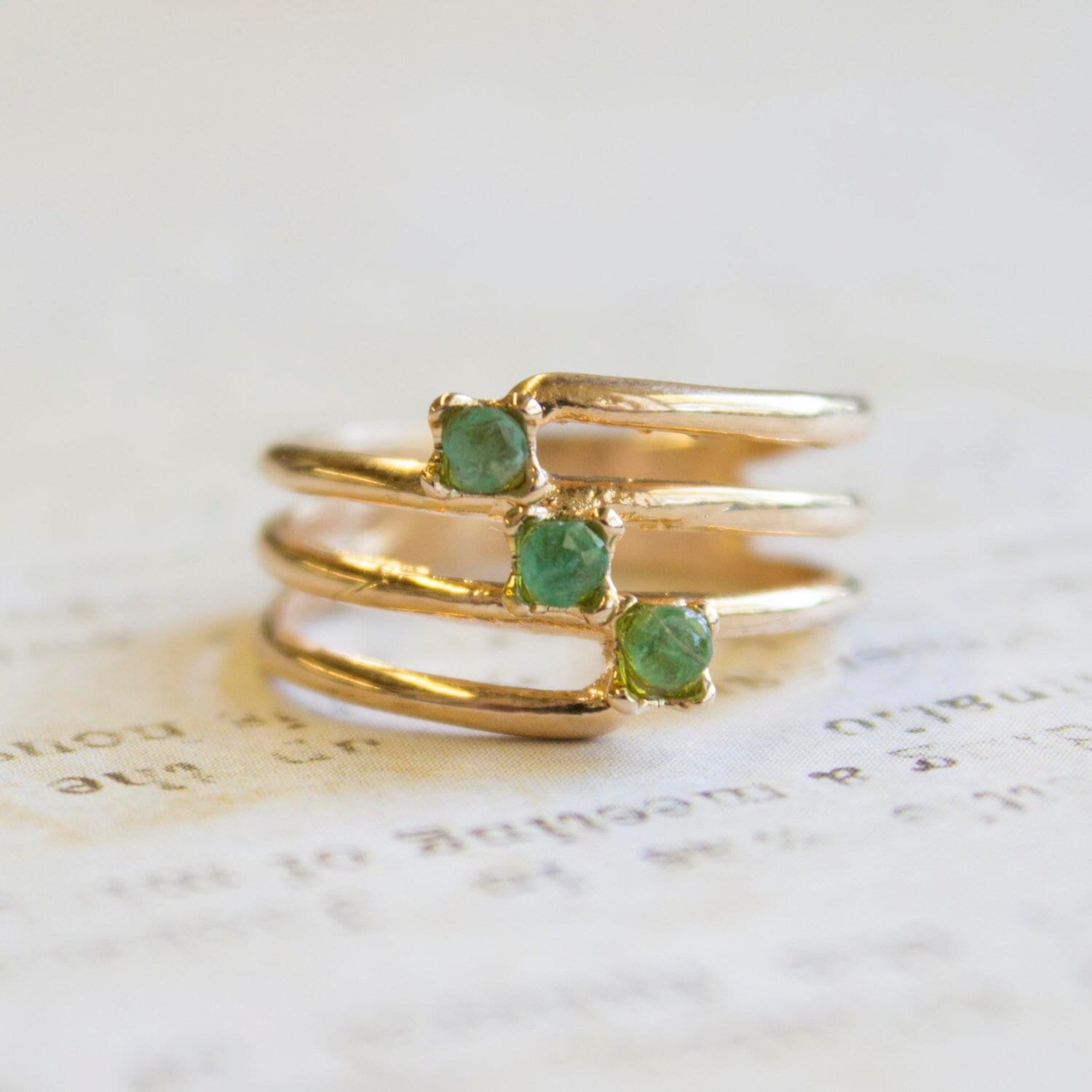 Vintage 750Er Gold Smaragd Ring Antikes Stapelband Vintage 750Er Gold Smaragd Ring Antikes Stapelband von PVDVintageJewelry