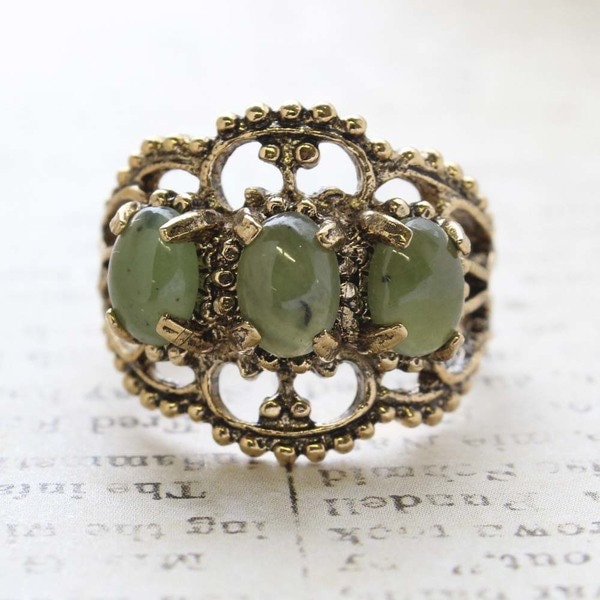 Vintage Cabochon Jade Cocktail Ring 18K Gold Galvanisiert Vintage Cabochon Jade Cocktail Ring 18K Gold Galvanisiert von PVDVintageJewelry