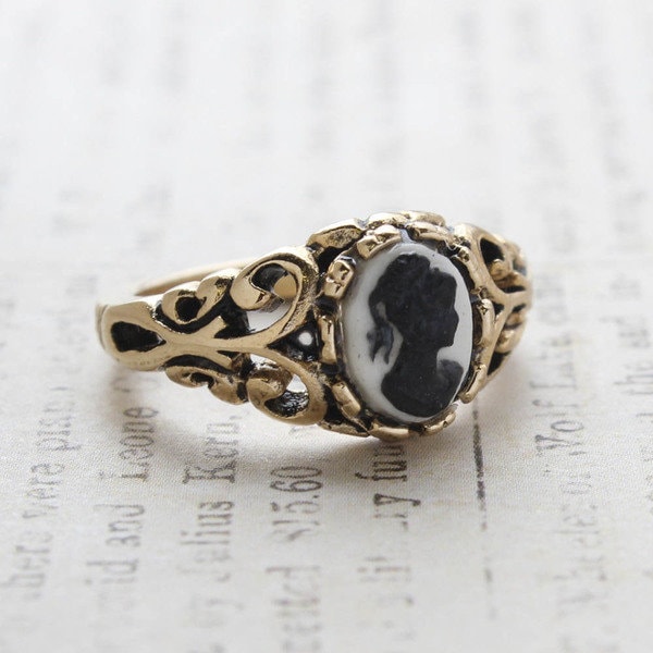 Vintage Cameo Ring Schwarze Silhouette, Antikgold Filligran Vintage Cameo Ring Schwarze Silhouette, Antikgold Filligran von PVDVintageJewelry