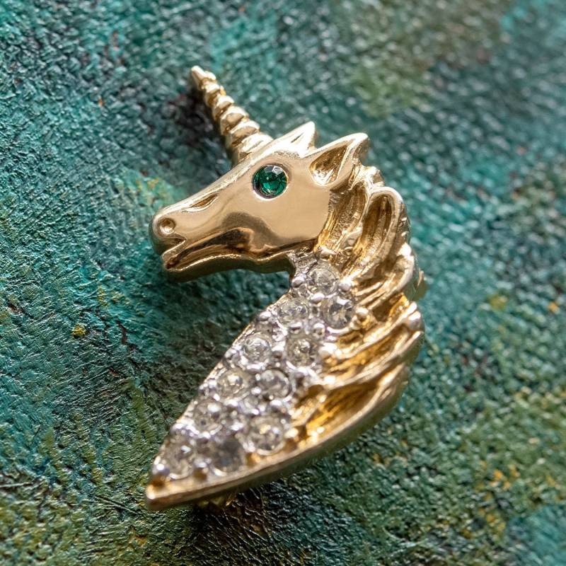 Vintage Einhorn Pin Klare Swarovski Kristalle Mit Emerald Crystal Eye 18K Gelbgold Galvanisiert 1-Zoll-Pin von PVDVintageJewelry