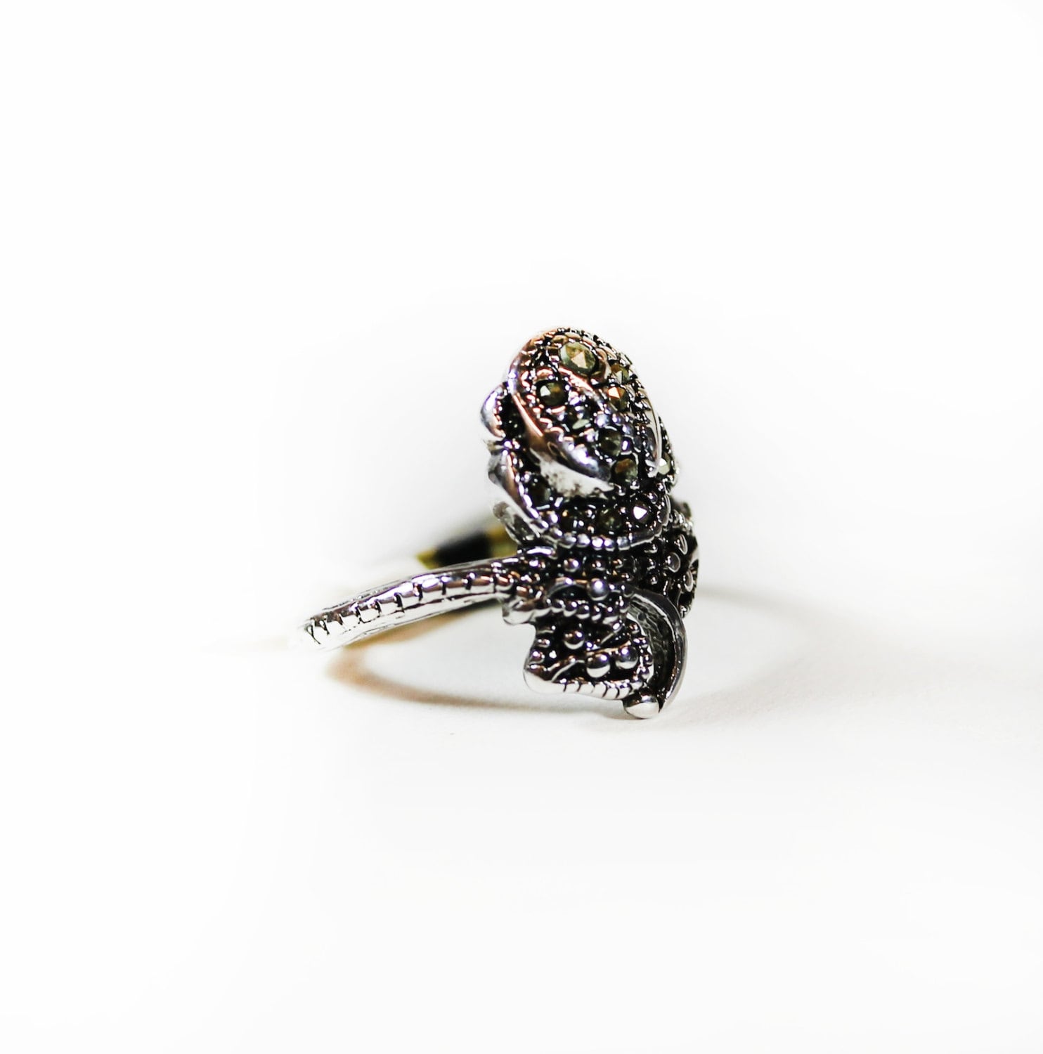 Vintage Markasit Rose Ring Antiker Rhodinierter Schmuck Vintage Markasit Rose Ring Antiker Rhodinierter Schmuck von PVDVintageJewelry