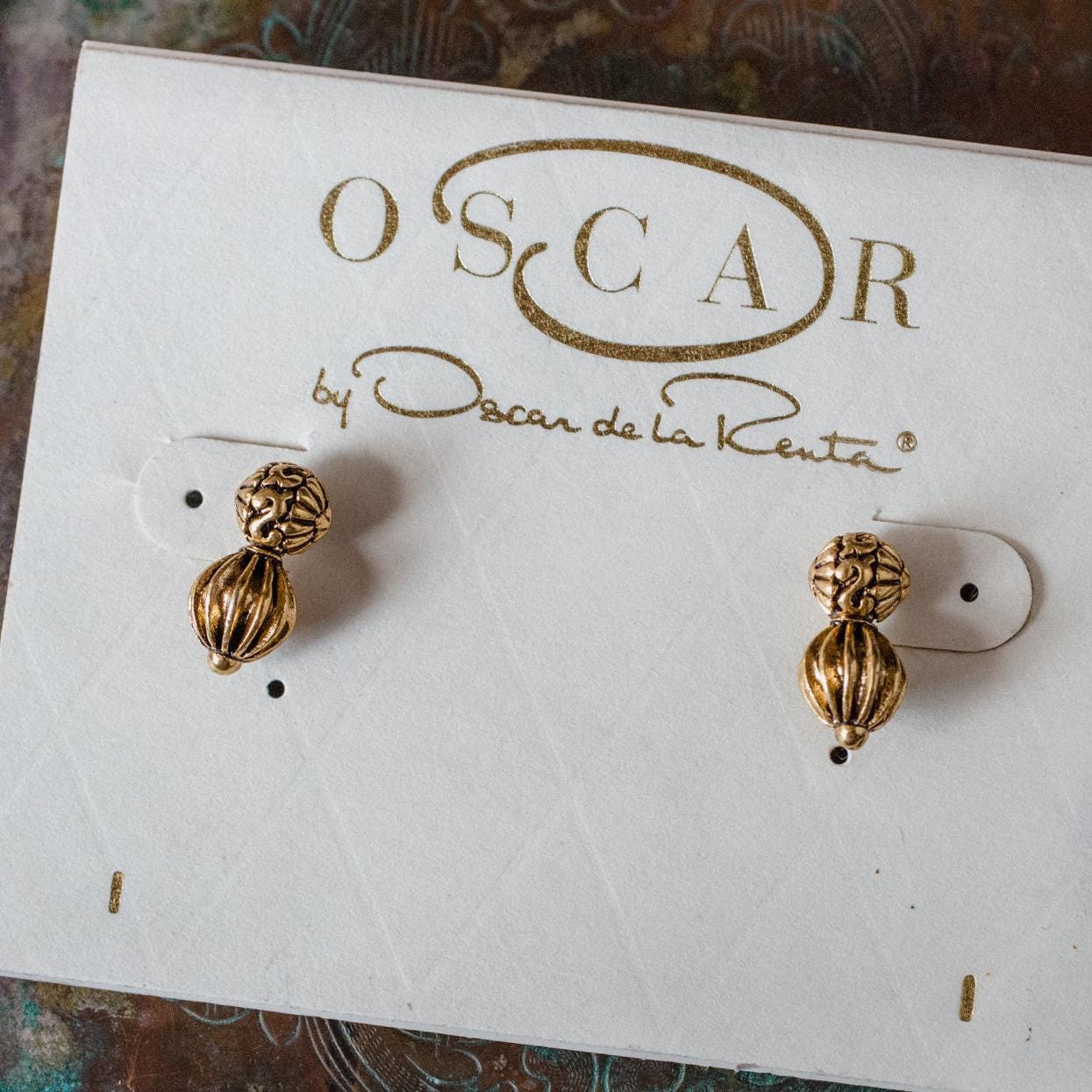 Vintage Oscar De La Renta Goldfarbene Ohrstecker Vintage Oscar De La Renta Goldfarbene Ohrstecker von PVDVintageJewelry