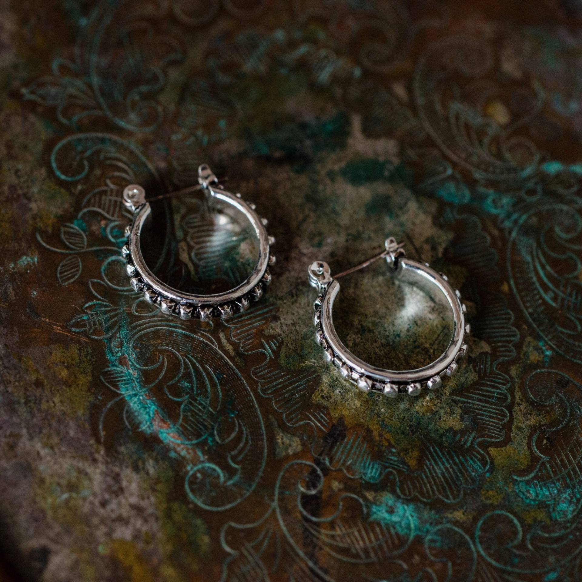 Vintage Oscar De La Renta Hoop Ohrringe Antikes Silber Tone Filigran Vintage Oscar De La Renta Hoop Ohrringe Antikes Silber Tone Filigran von PVDVintageJewelry