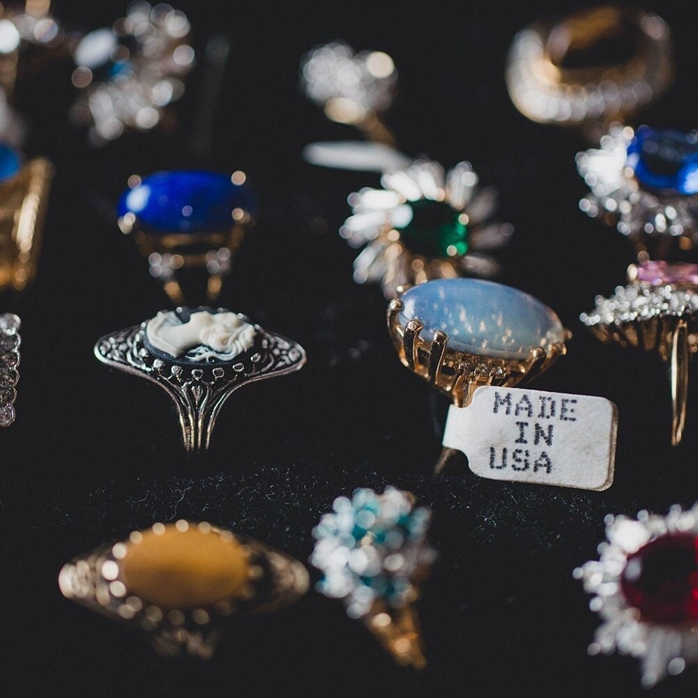 Vintage Ring Set Überraschungsmix Von 5, in Den Usa Hergestellte Schmuck - Antike Oder Nachlassstil Ringe Für Damenschmuck Vintage Ring Set Überraschungsmix Von 5, in Den Usa Hergestellte Schmuck - Antike Oder Nachlassstil Ringe Für Damenschmuck von PVDVintageJewelry