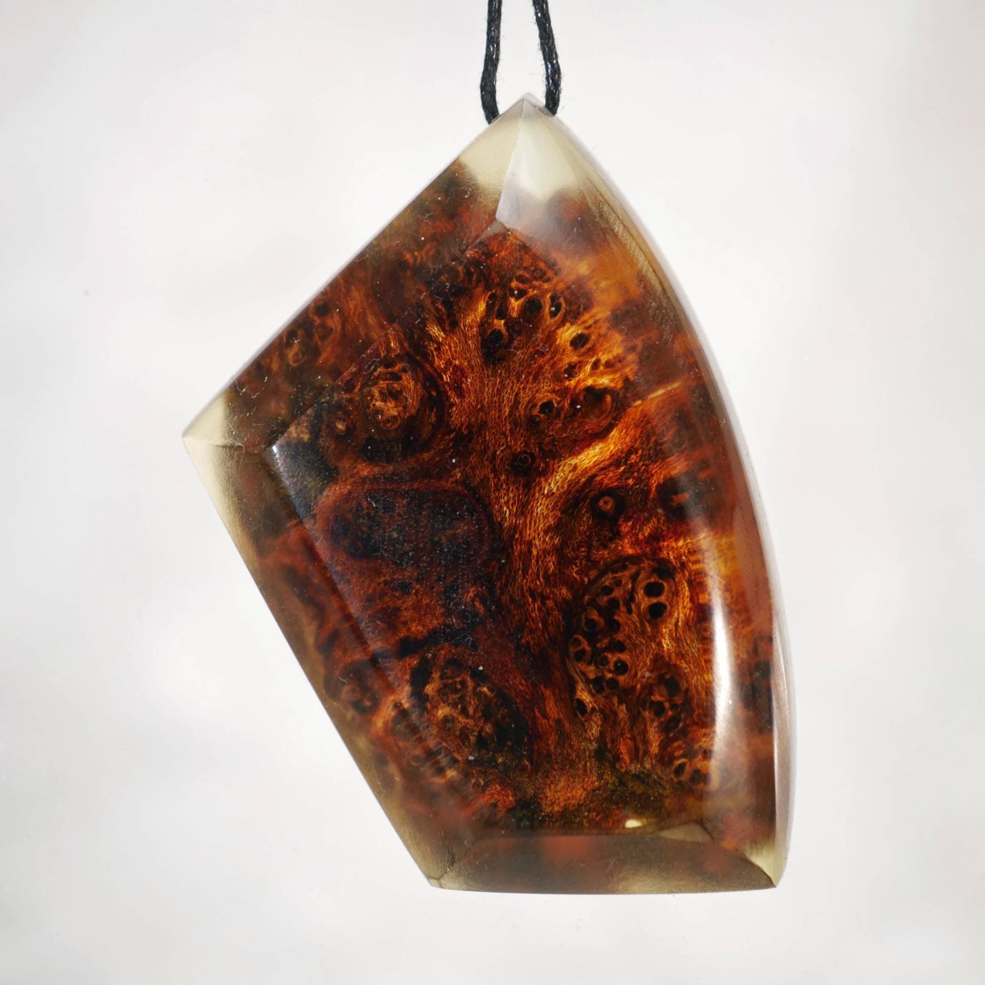 Anhänger Aus Kirschbaum Maser Anhänger Aus Kirschbaum Maser von PaRayKunsthandwerk