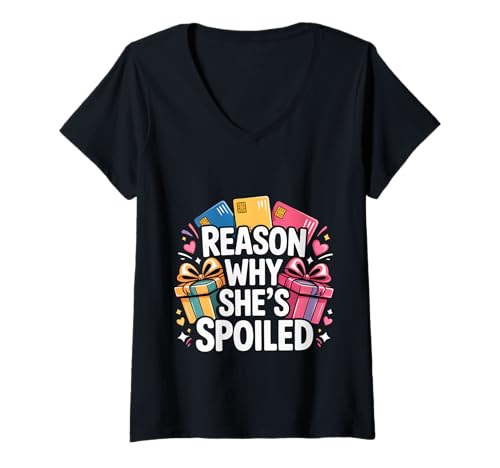Damen Reason Why She's Spoiled Paar Beziehung Freund T-Shirt mit V-Ausschnitt von Paar Beziehung Liebesliebe Zitat