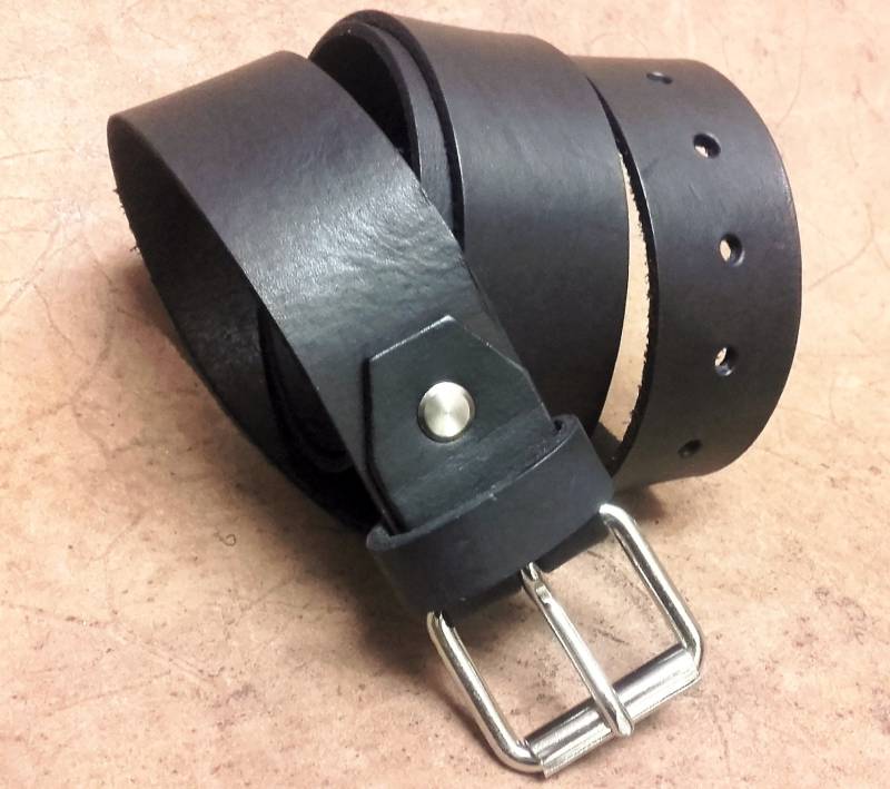 3/3, 5 Mm Dicke Schwarze Lederriemen. Längenverstellbar Und Schraubschnallenverschluss, 140-150 cm Lang. Hergestellt in Italien von PachProduction