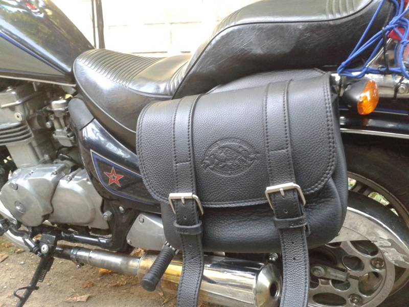 Cod. Bisaccia 102-B/Mod. Media Soft - 45 Liter Aus Dickem Und Weichem Leder, Unter Dem Sattel Platziert An Den Seiten Befestigt. Hergestellt in von PachProduction