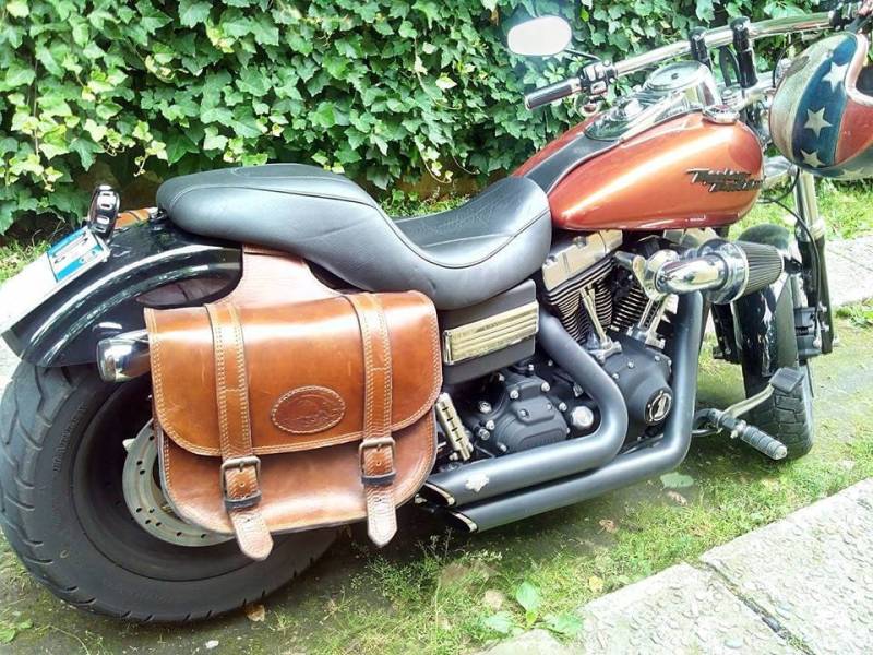 Cod. Bisaccia 103/Mod. Grande Classic - 60 Liter Unter Verstellbarem Sattel Aus 4 Mm Leder. Für Harley Und Alle Custombikes. Made in Italy von PachProduction