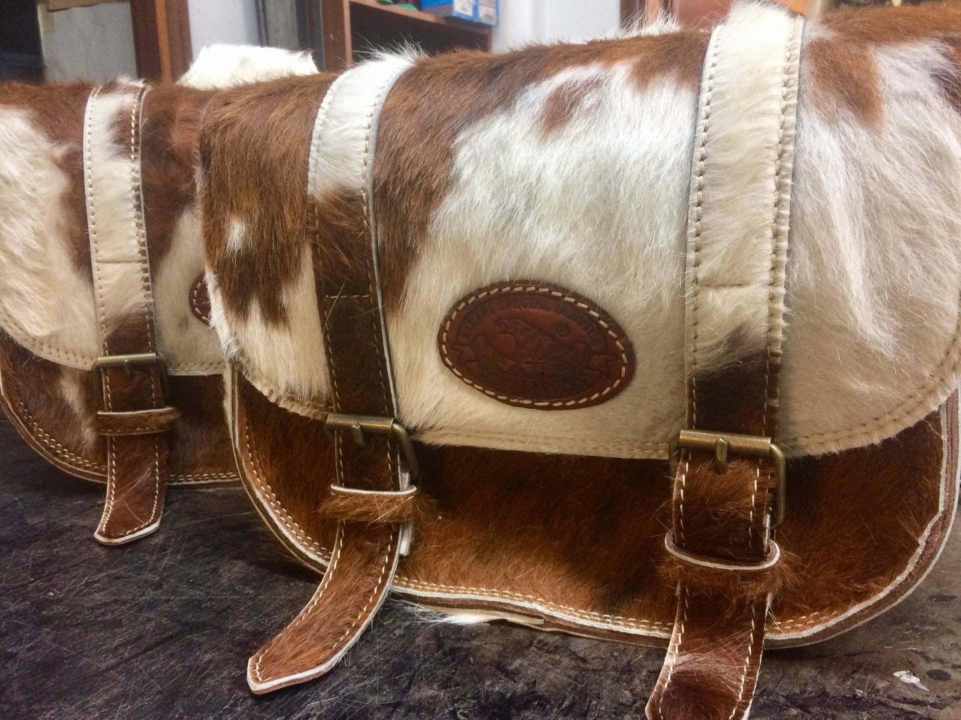 Cod. Bisaccia 103-E/Mod. Large Spotted - 60 Liter Verstärkte, Gekoppelte Tasche Mit Geflecktem Leder, 4 Mm Dickes Hergestellt in Italien von PachProduction