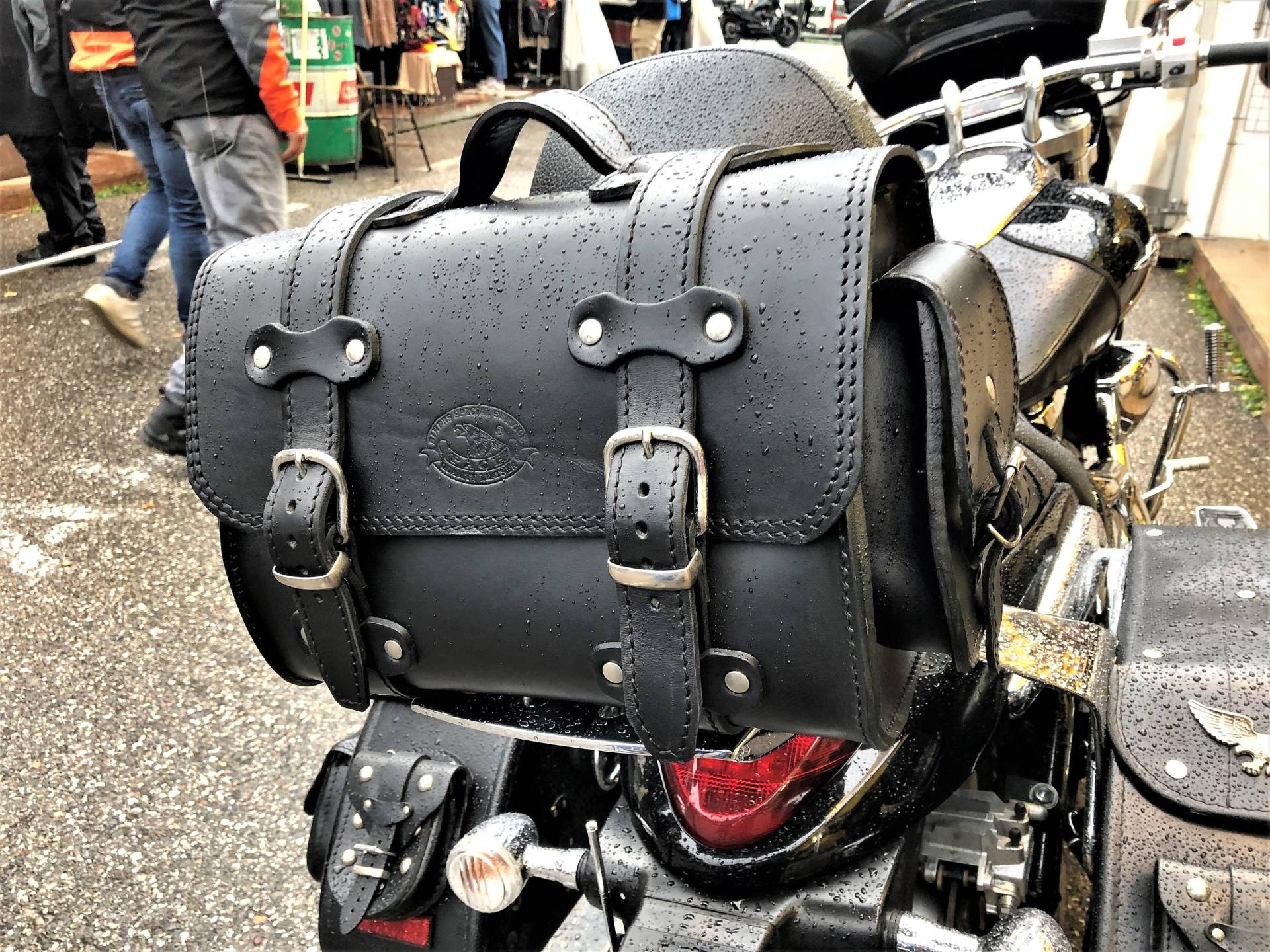 Cod. Trike 001-B/Mod. Comfort 2 Taschen - 25 Liter 4 Mm Leder Reisetasche Zur Anbringung Am Gepäckträger Des Custom-Motorrads Made in Italy von PachProduction