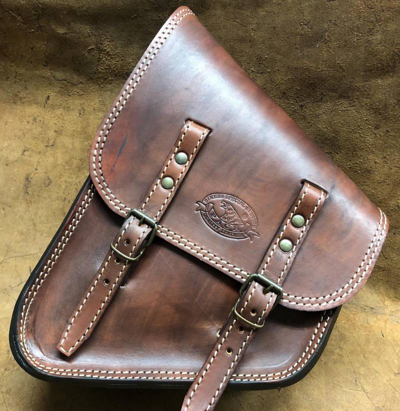 Harley Custom Motorrad Seitentasche Softail, „Mod. Choppers 002" Leder 4 Mm. Pflanzlich Gegerbtes Natürliches Toro Antik Made in Italy von PachProduction