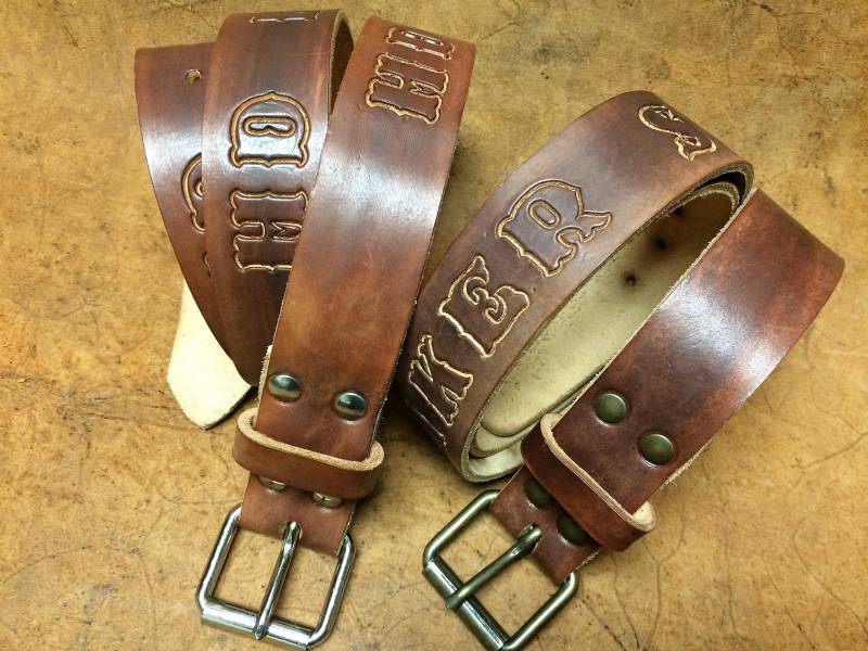 Ledergürtel Dicke 4/4, 5 Mm. Breite 38 Naturhandgefärbt Mit Bedruckten Buchstaben Made in Italy von PachProduction