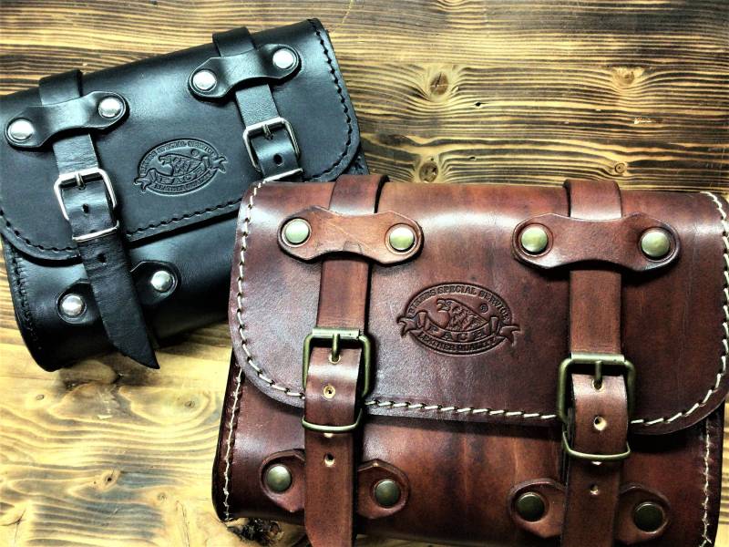 Werkzeuglauf, Western Custom Motorradrolle Aus Leder 3, 5, 4 Mm. Pflanzlich Gegerbt. Maße 20 X 15 7 cm. Hergestellt in Italien von PachProduction