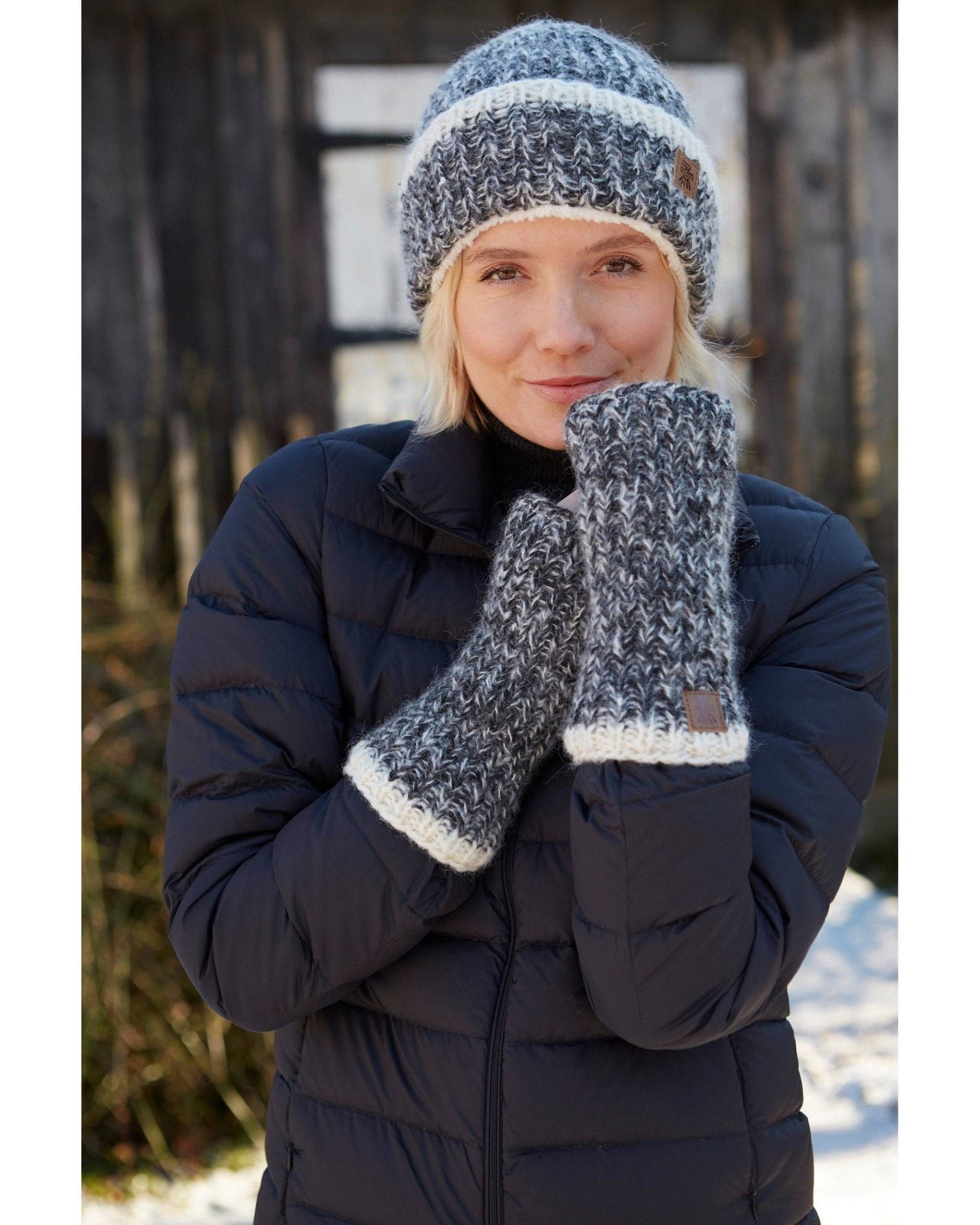 Damen Wolle & Mohair Anthrazit Super Weiche Sherpa Fleece Fair Trade Wintermütze, Roll Back Beanie, Rauchgraue Fingerlose Handschuhe, Passendes Set von PachamamaWoollies