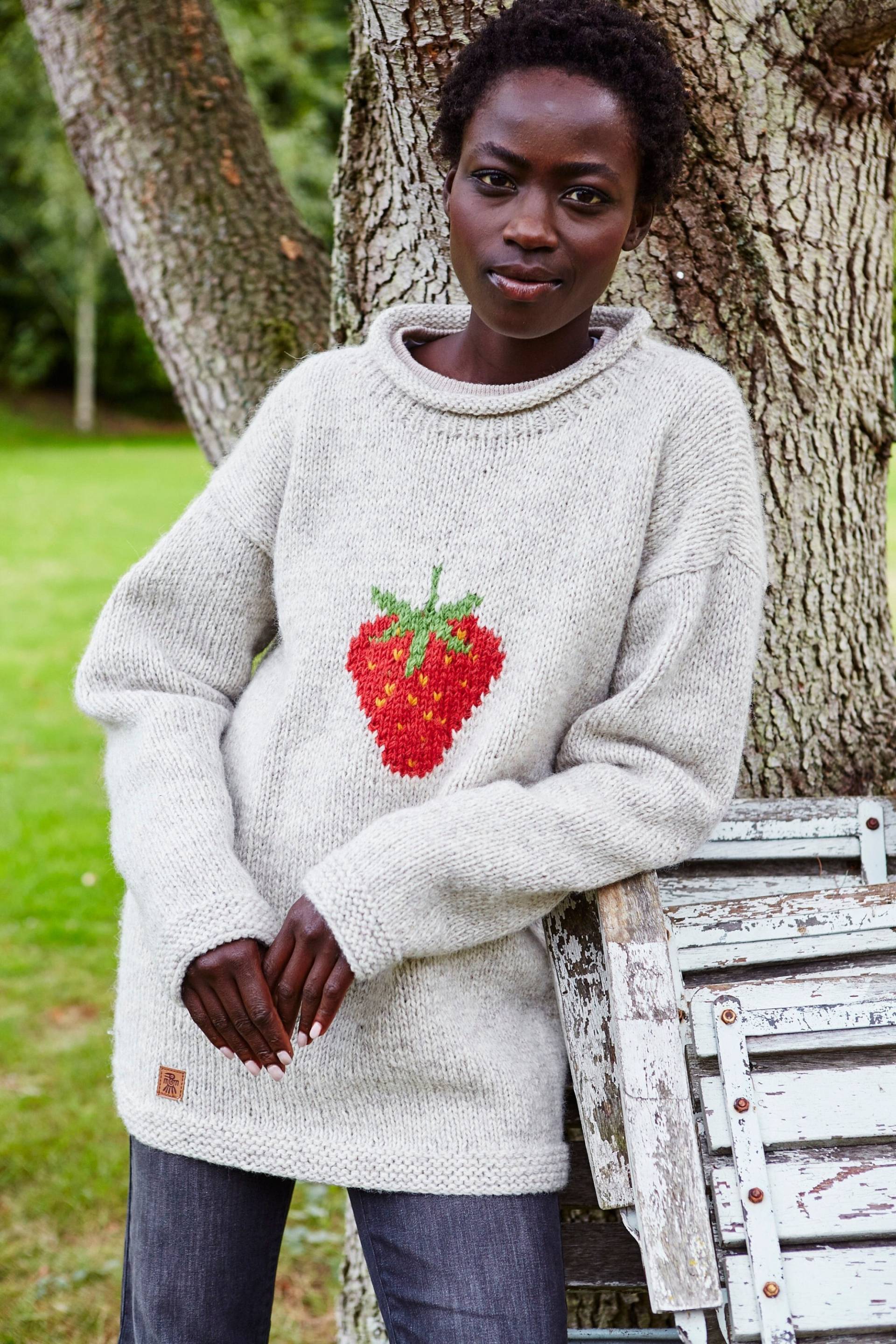 Erdbeer Strickpullover - Frühlingspullover Obst Motiv 100% Wolle Handgestrickt Oversized Fair Trade Pachamama von PachamamaWoollies