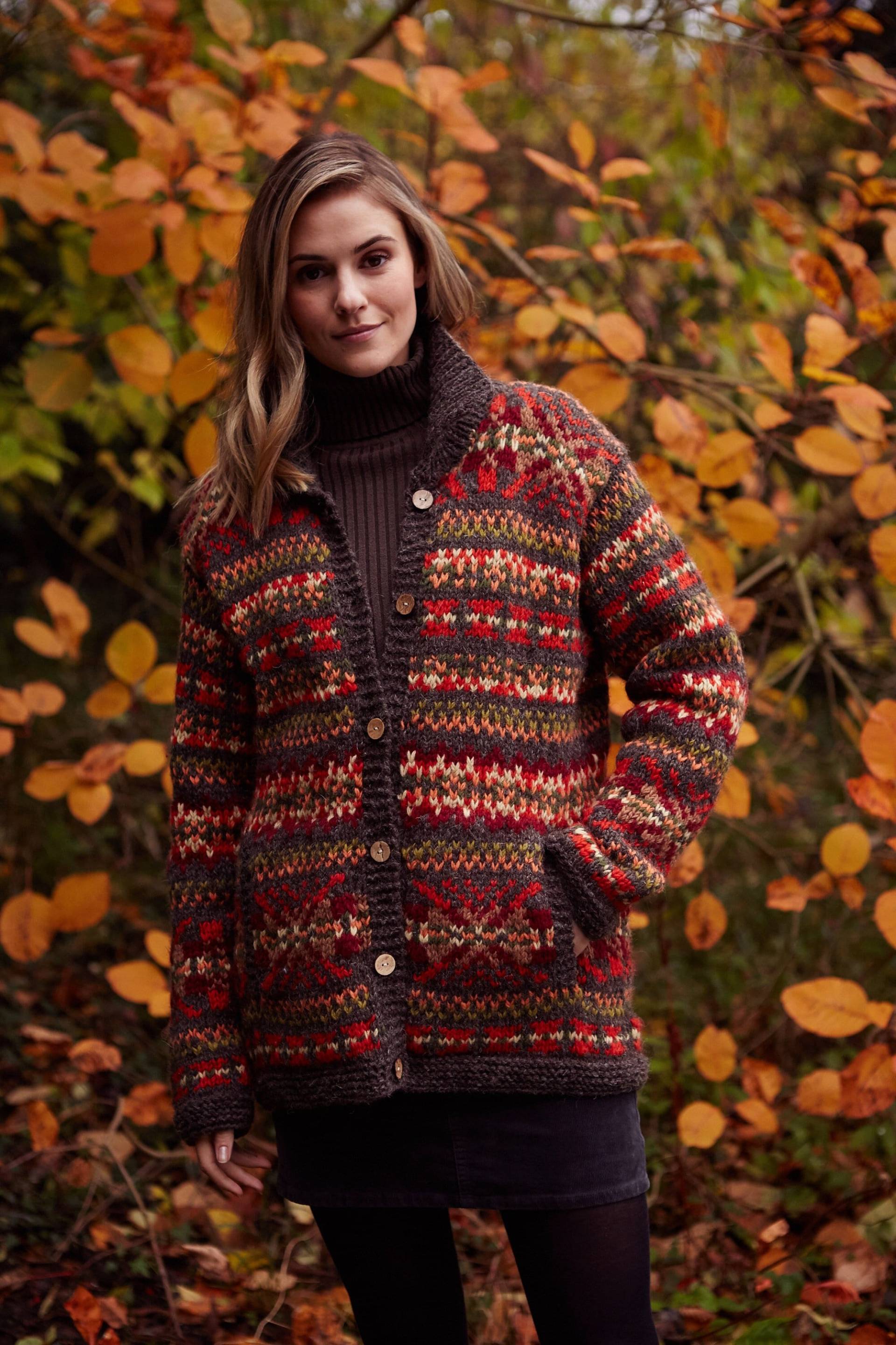 Warme Strickjacke Für Frauen - Fair Isle Boho Cardigan Rot-Orange 100% Wolle Nachhaltige Kleidung Trade Pachamama von PachamamaWoollies