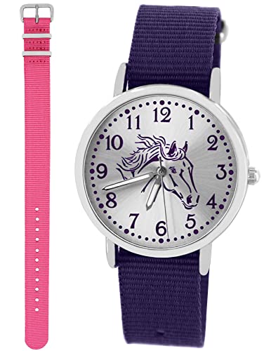 Pacific Time Kinder Armbanduhr Mädchen Junge Pferd Motivuhr Kinderuhr Set 2 Textil Armband violett + rosa analog Quarz 10321 Pacific Time Kinder Armbanduhr Mädchen Junge Pferd Motivuhr Kinderuhr Set 2 Textil Armband violett + rosa analog Quarz 10321 von Pacific Time
