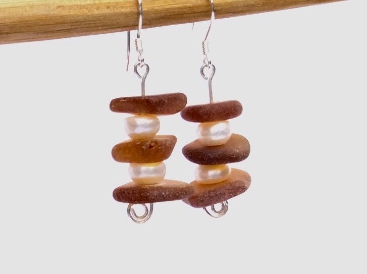 Amber Brown Echte Seeglas & Süßwasser Perlen Ohrringe von PacificBlueSeaglass