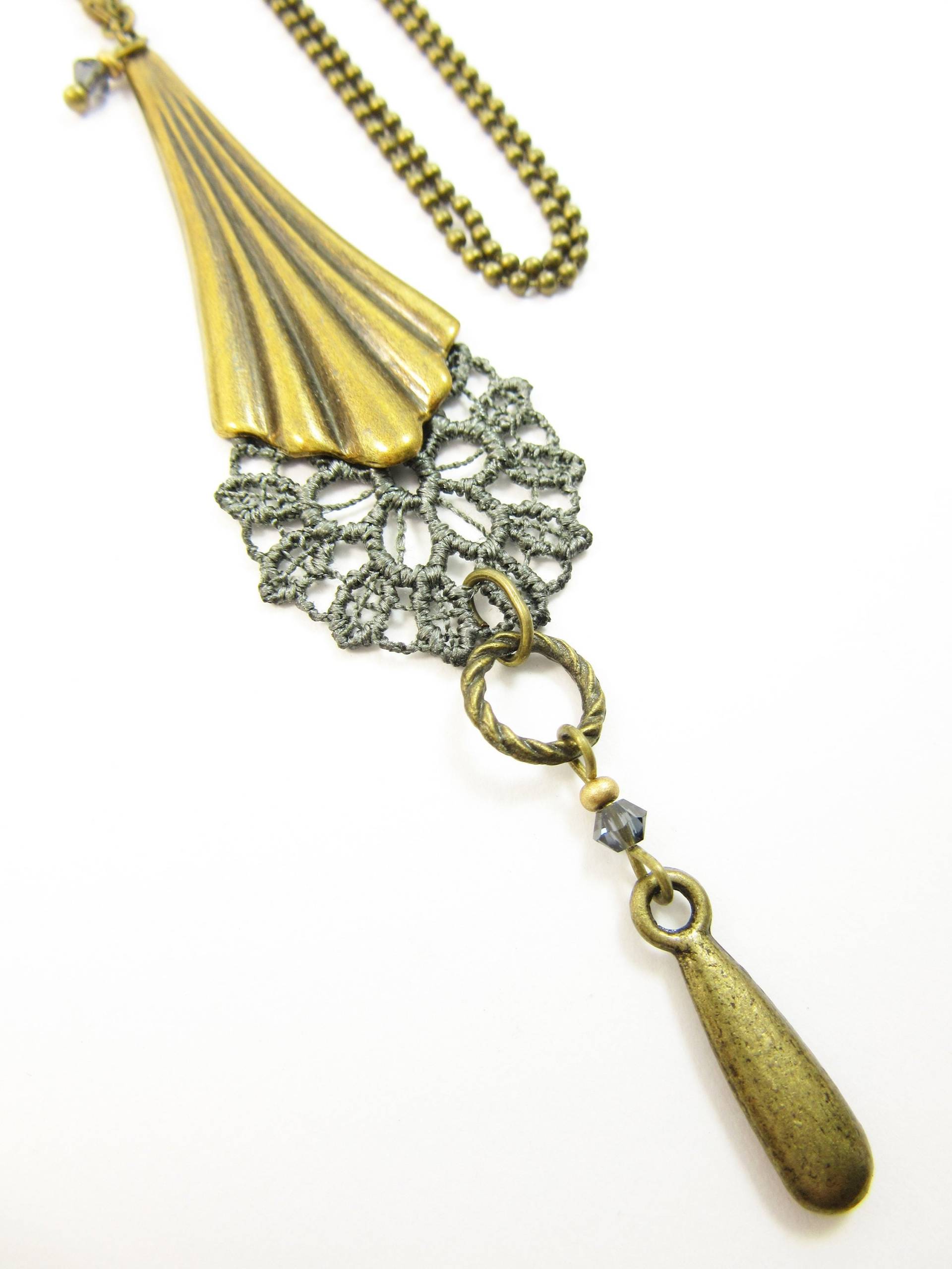 Halskette Lang "Herbst" Spitze Vintage Grau, Messing, Grau Und Gold Swarovski Kristall Perlen Mast Halskette Lang "Herbst" Spitze Vintage Grau, Messing, Grau Und Gold Swarovski Kristall Perlen Mast von PacotillesCreation