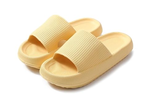 PacuM Sliders Women Men Cushiony Slippers, Slippers with Thick Outsole,Non Slip Quick Drying Shower Slides Bathroom Sandals (42/43EU,Yellow) von PacuM