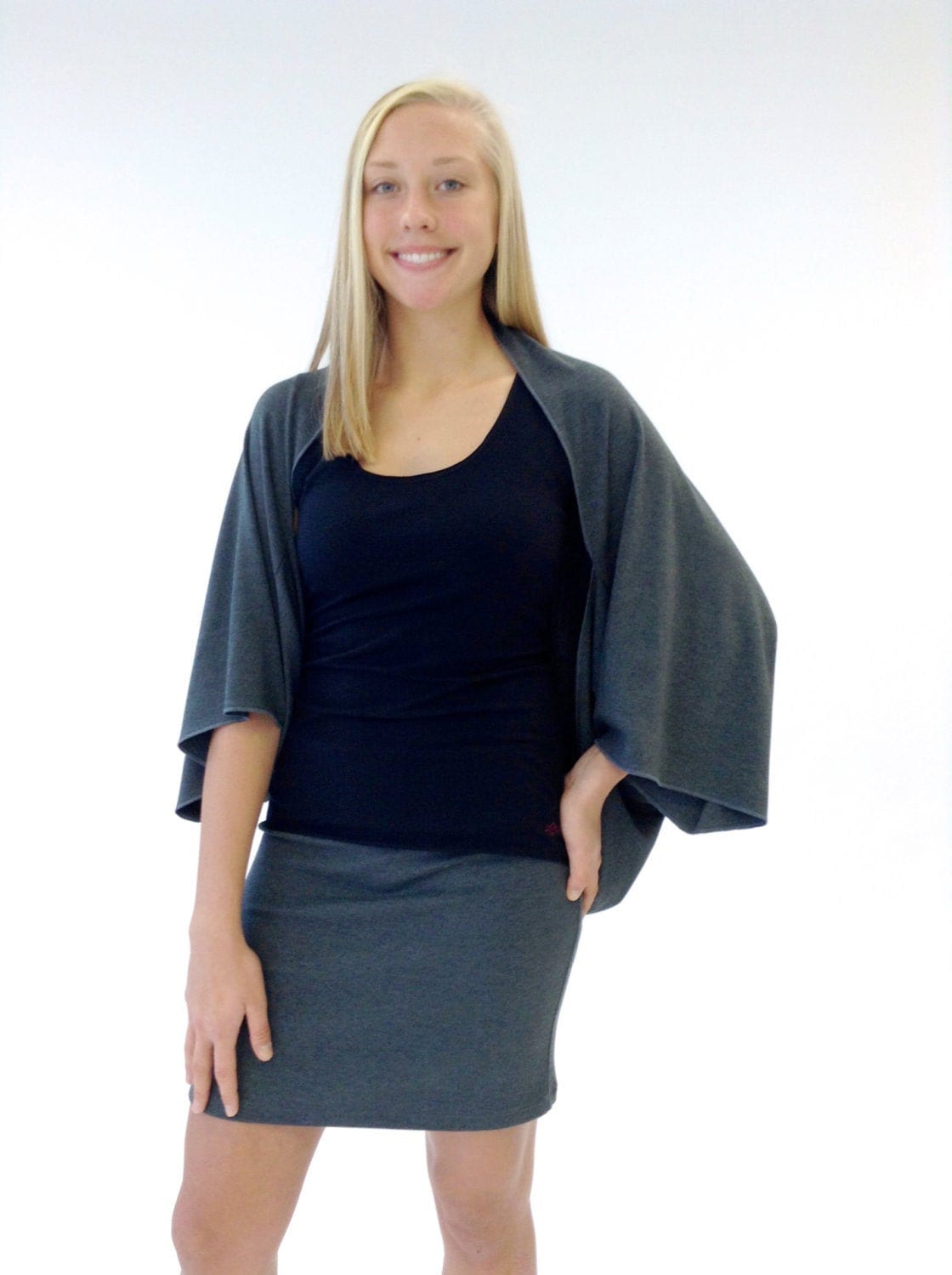 Frauen Kimono Ärmel Offener Shrug - Grauer Lockerer Stretch Jersey Wrap Perfektes Layering Stück Yoga Cover-Up von PadmaYogaWear