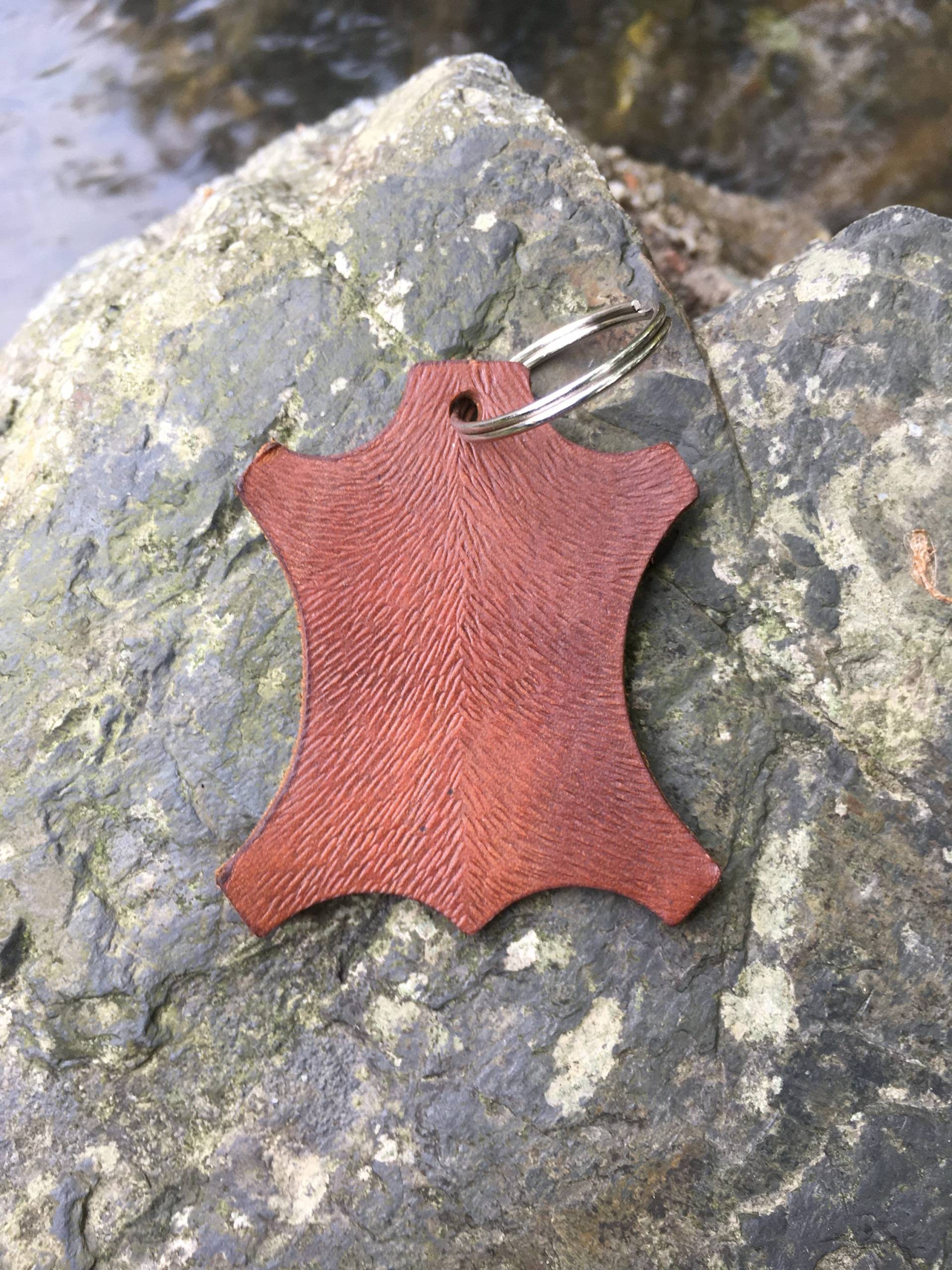 Fellform Mit Schlüsselring, Handgemachte Schlüsselanhänger, Pagan, Wikinger, Keltisch, Wild, Tierleder, Jäger, Naturprodukt Fellform Mit Schlüsselring, Handgemachte Schlüsselanhänger, Pagan, Wikinger, Keltisch, Wild, Tierleder, Jäger, Naturprodukt von Pagafanshop