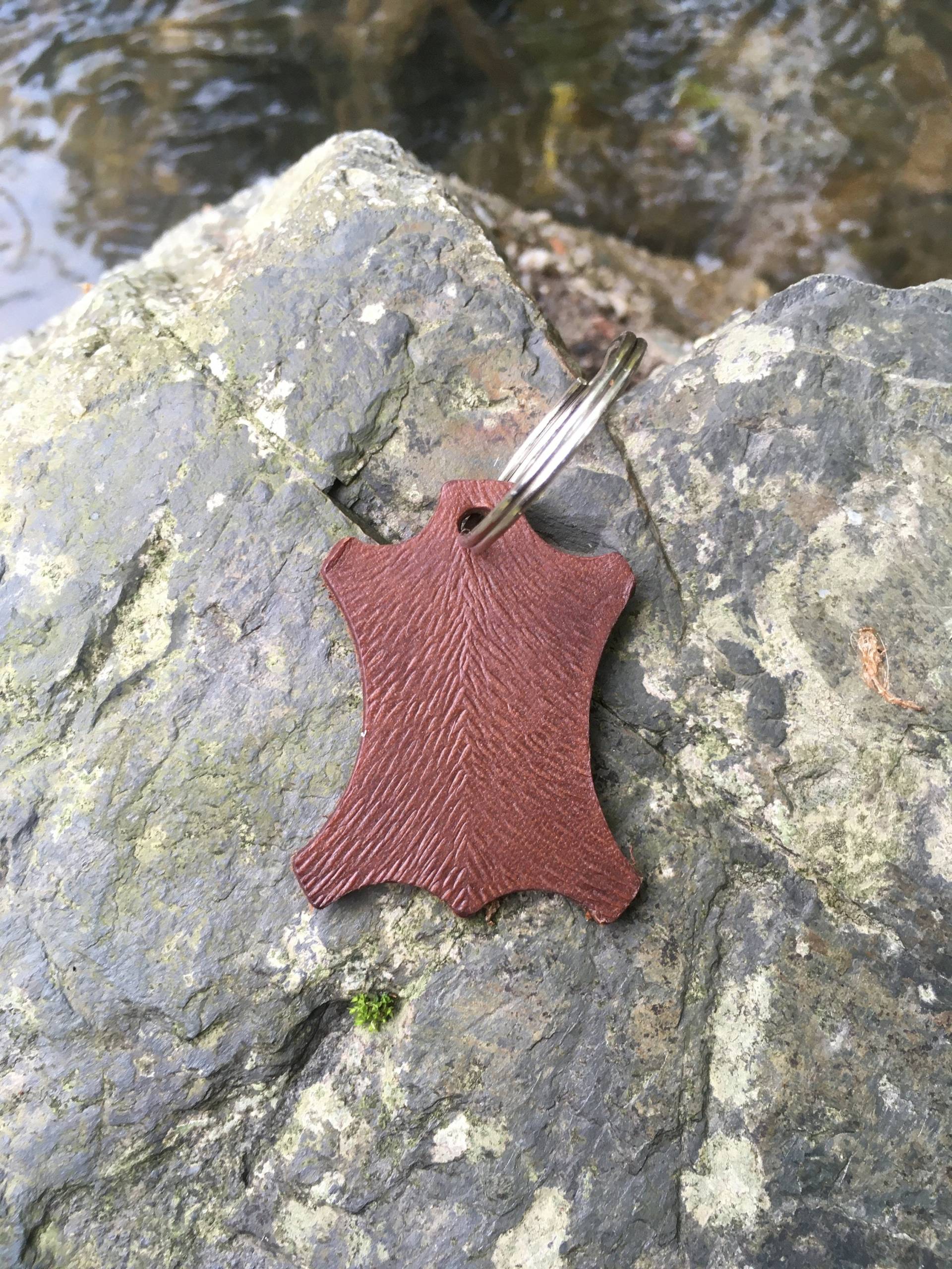 Fellform Mit Schlüsselring, Handgemachte Schlüsselanhänger, Pagan, Wikinger, Keltisch, Wild, Tierleder, Jäger, Naturprodukt Fellform Mit Schlüsselring, Handgemachte Schlüsselanhänger, Pagan, Wikinger, Keltisch, Wild, Tierleder, Jäger, Naturprodukt von Pagafanshop