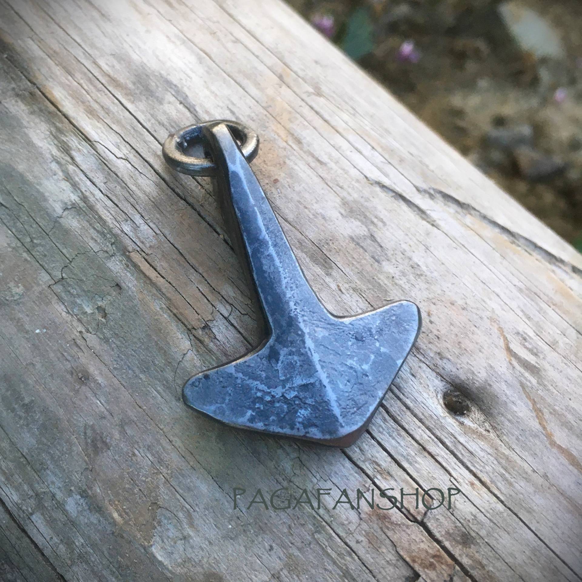 Handgemachte Schmiede Thor Hammer Anhänger, Wikinger Pagan Amulett, Schmuck, Halskette Schmiedeeisen Stahl Handgemachte Schmiede Thor Hammer Anhänger, Wikinger Pagan Amulett, Schmuck, Halskette Schmiedeeisen Stahl von Pagafanshop