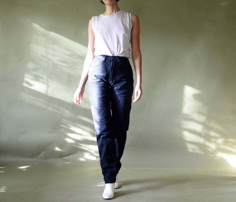 90Er Jahre Schwarz High Waist Button Fly Mom Jeans // 25W von PageOfAir