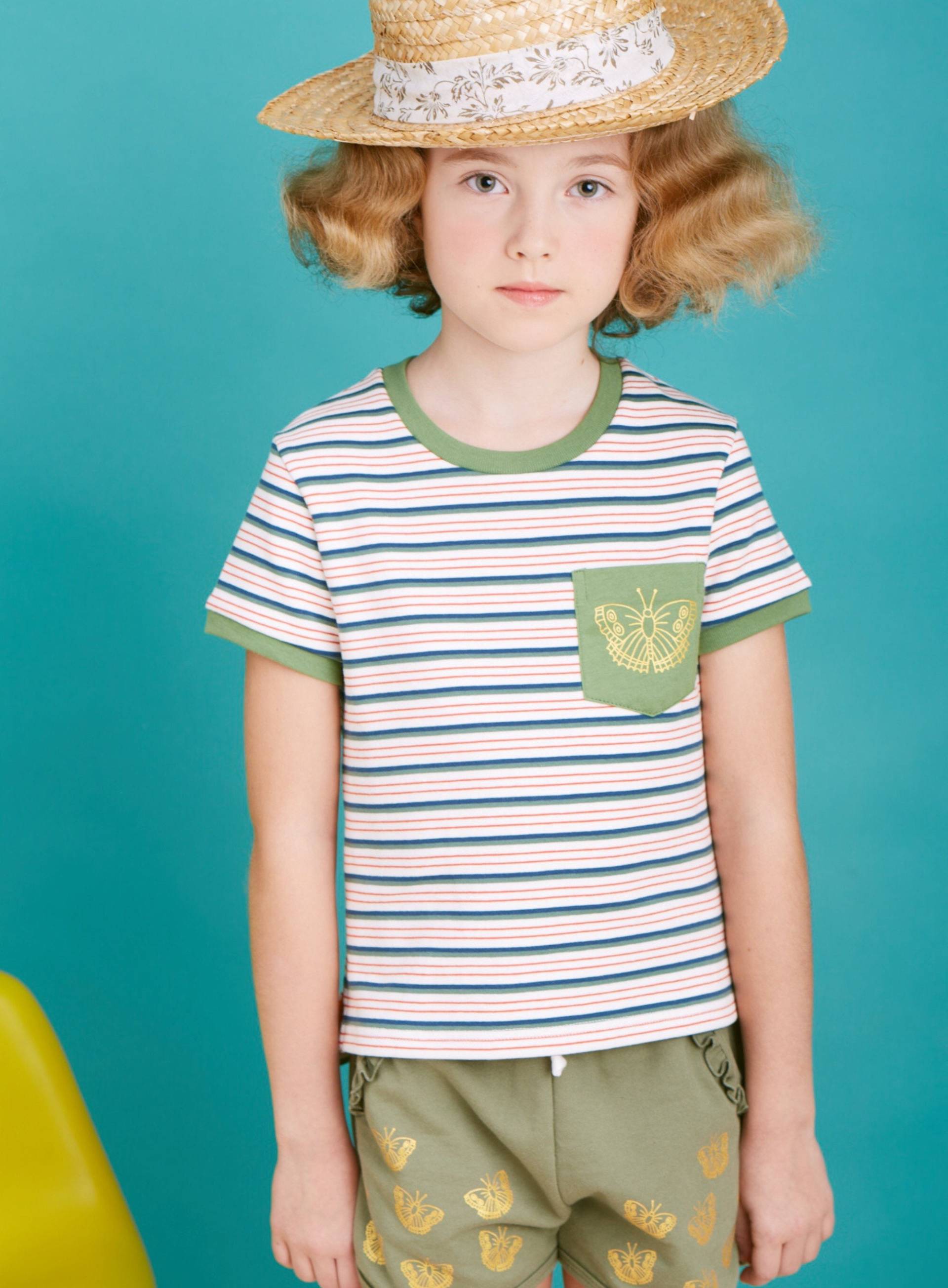 Grünes Streifen Unisex T-Shirt von PagodaKingdom