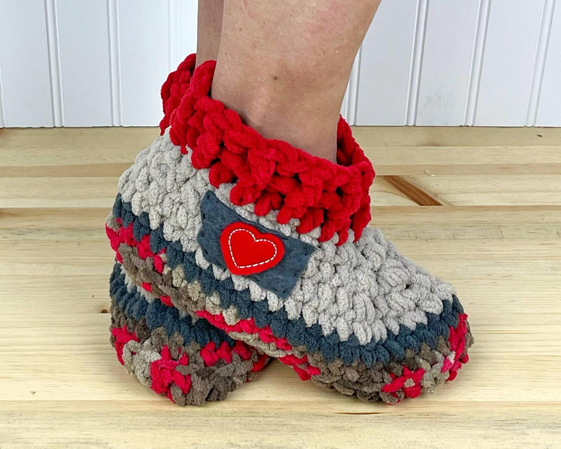 Rot & Grau Heart Of Montana Fuzzy Hausschuhe - Kuschelige Chenille Hausschuh Socken Gute Besserung Neurpathie/Crps/Fußschmerzlinderung Rot & Grau Heart Of Montana Fuzzy Hausschuhe - Kuschelige Chenille Hausschuh Socken Gute Besserung Neurpathie/Crps/Fußschmerzlinderung von PahhhsSlipperShop
