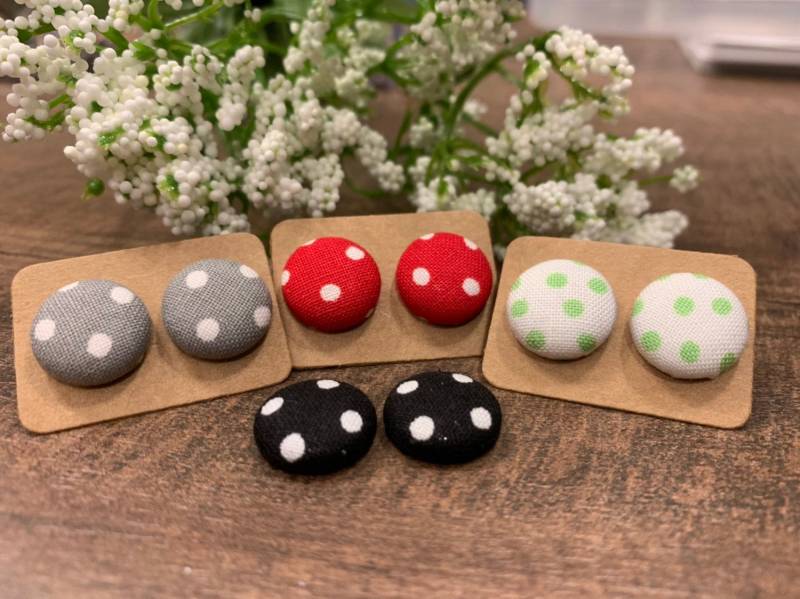 Ohrringe "Polka Dots"Cloth Button Ohrringe/stoff Knopf Ohrringe von PaigesofGraceDesigns