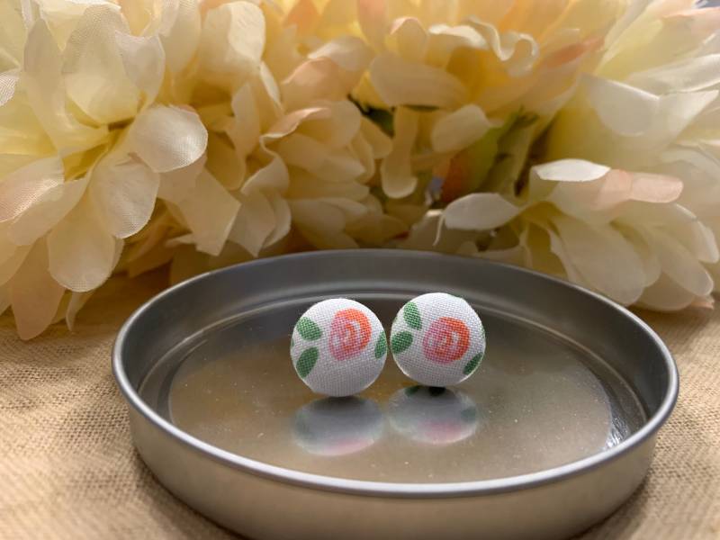 Ohrringe "Rose" Tuch Button Ohrringe/stoff Knopf Ohrringe von PaigesofGraceDesigns