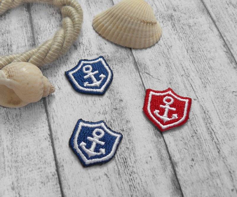 2 Stück Stickmotiv "Kleines Anker-Wappen" Ca. 2x1, 8cm 2 Stück Stickmotiv "Kleines Anker-Wappen" Ca. 2x1, 8cm von PaillettenshopDE