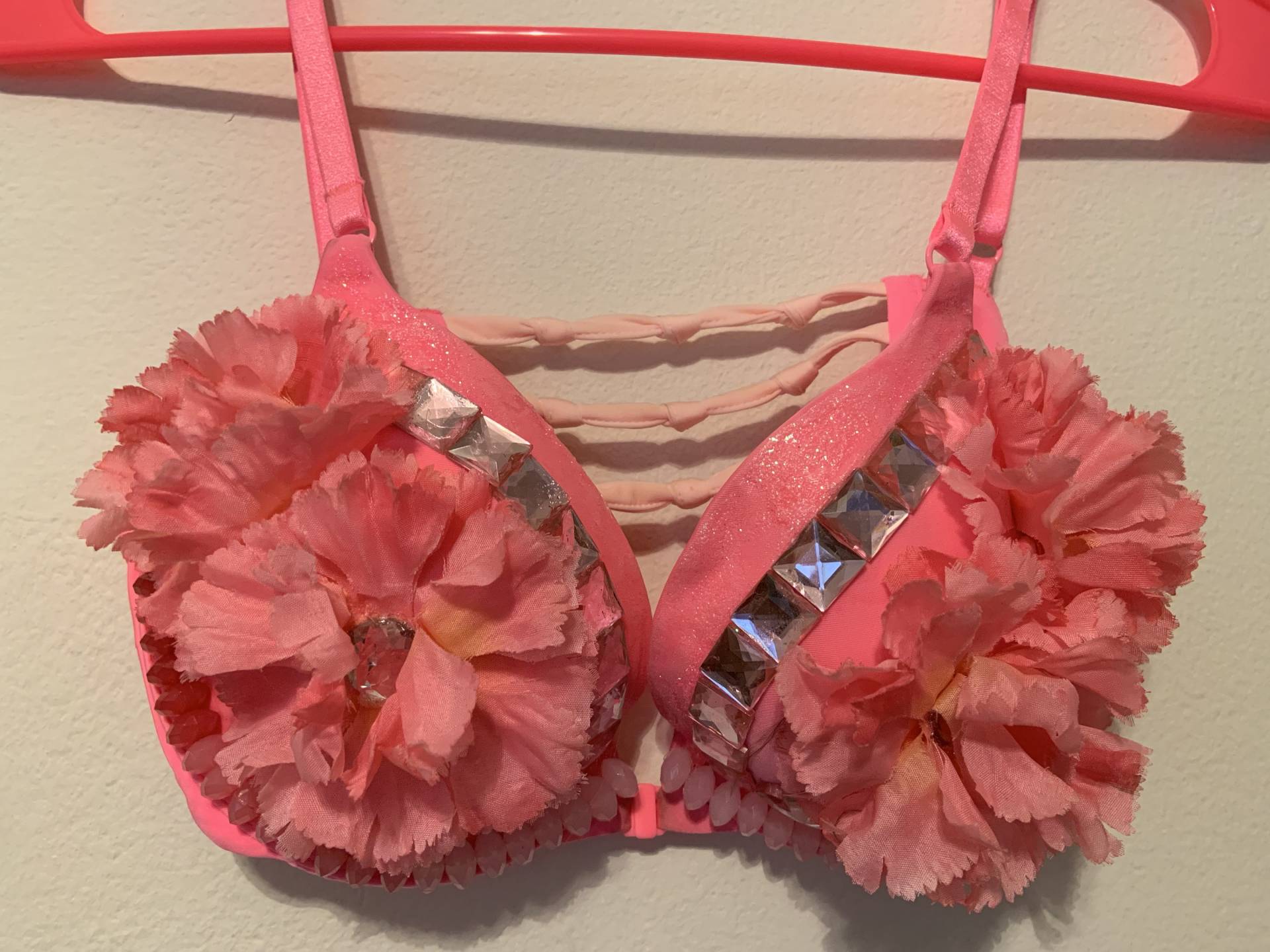 Pink Festival Bh von PaintandCreateCrafts