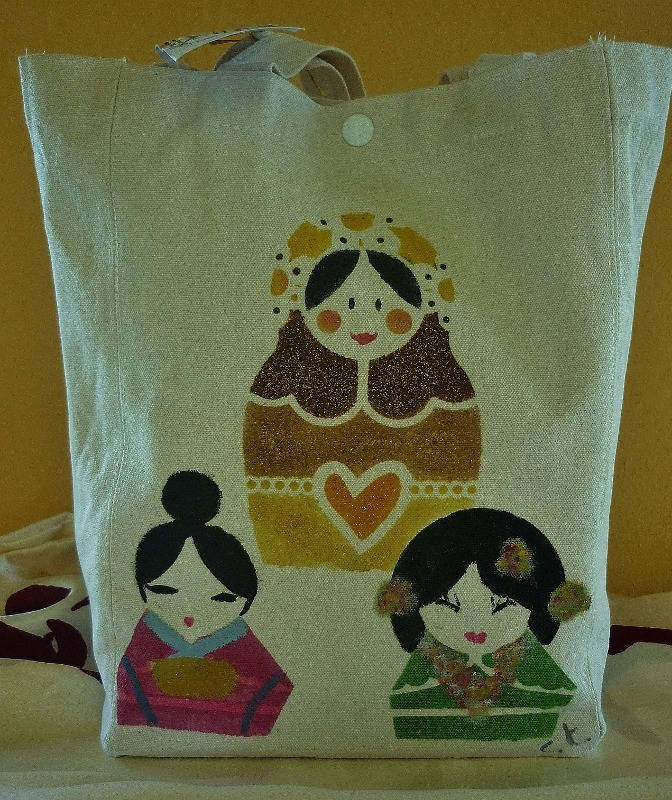 Bemalte Baumwoll-Canvas-Tasche Mit Matrjoschka Bemalte Baumwoll-Canvas-Tasche Mit Matrjoschka von PaintedCrochetedFads