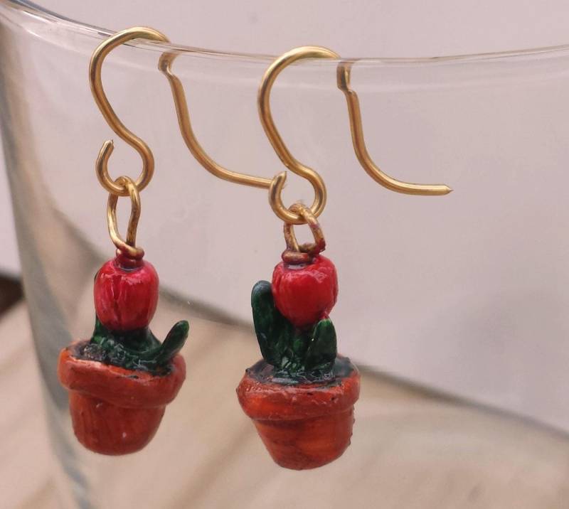Tulpentopf Ohrringe von PaintingsandClay