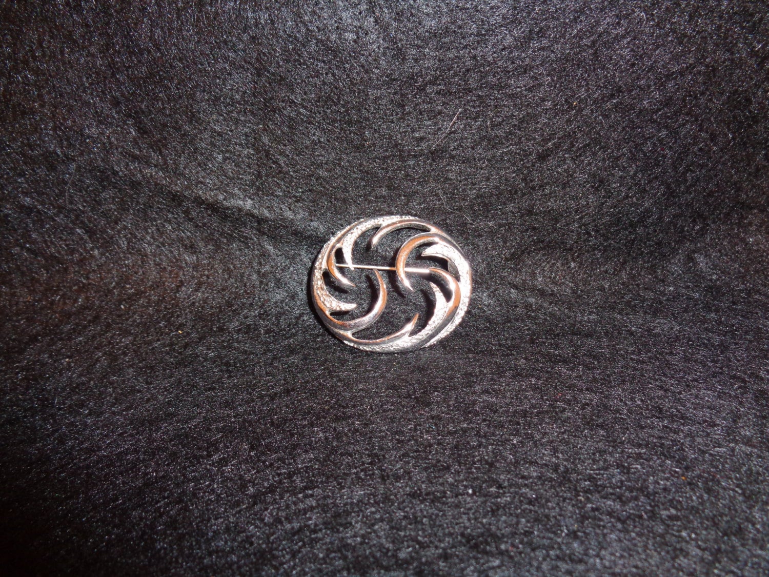 Vintage Silber Brosche Pin 1 1/2" Über von Paintingwithyou