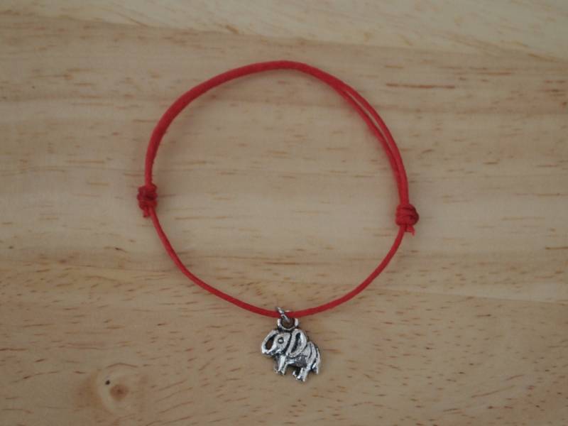 Kleiner Elefant Charm Verstellbarer Slip-Knot Hanf Armband Von Paisley Braids Kleiner Elefant Charm Verstellbarer Slip-Knot Hanf Armband Von Paisley Braids von PaisleyBraids