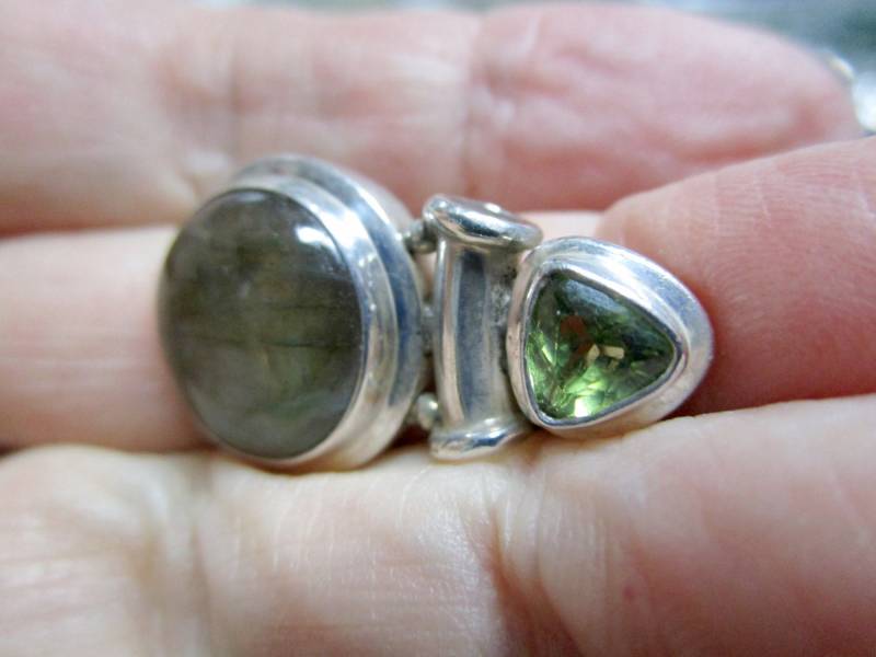Silber Labradorit Anhänger Peridot. Kostenloser Versand Silber Labradorit Anhänger Peridot. Kostenloser Versand von PaisleyPurveyor