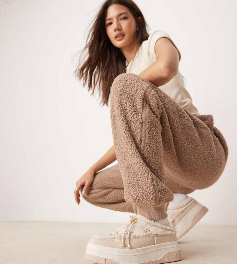 Pajar - Jules - Schuhe in hellem Nude, exklusiv bei ASOS-Neutral von Pajar