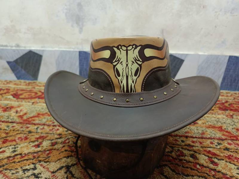 Cowboyhut Aus Echtem Rindsleder Verstellbarer Leder-Westernhut Cowboyhut Aus Echtem Rindsleder Verstellbarer Leder-Westernhut von PaklandShop