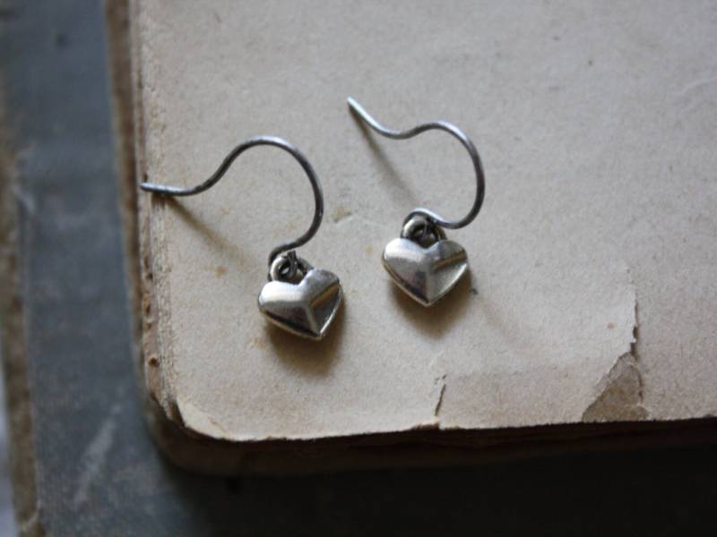 Kleine Herz Ohrringe Kleine Herz Ohrringe von PaleMuseShop